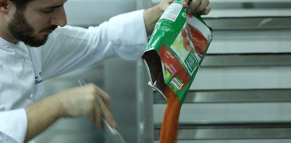 Watch: Mass catering made easy with Knorr Tomato Powder