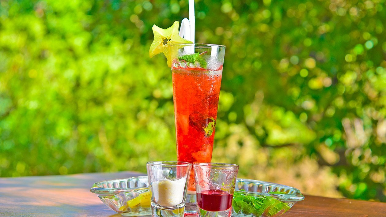 Strawberry and Starfruit Mojito