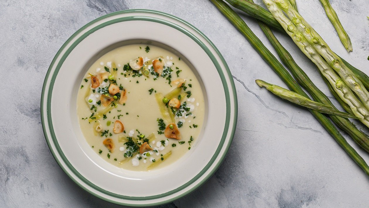 Cream of Moringa with Roasted Garlic Flakes